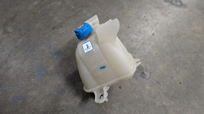 冷却液水库 2023+ Ram ProMaster 1500-3500 - 原始设备制造商 Mopar 57008689AB — 第 1/3 张图片