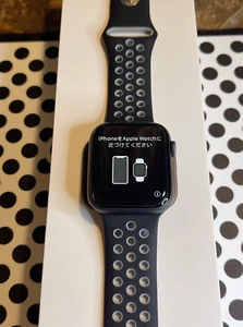 Apple Watch Series 4 (44mm) GPS (A1978) Space Grey Aluminum {Black Sports Band} - Picture 1 of 13
