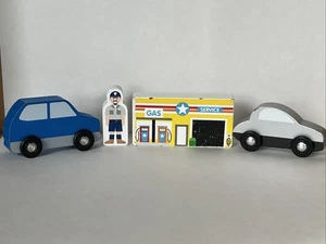 Stazione di servizio Melissa e Doug in legno dipinto intorno alla città e assistente 2 auto - Foto 1 di 6