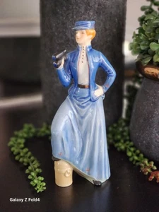 Vintage Goebel Fashion Lady Figurine "Gentle Breezez" Porcelain Marked - Picture 1 of 4