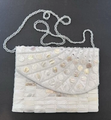 Mad by Design 珍珠母珠亮片手拿包手柄晚装钱包白色 — 第 1/4 张图片