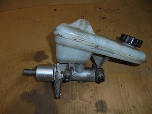 CILINDRO MAESTRO FRENO 4 TUBOS NISSAN PRIMASTAR TRAFIC VAUXHALL VIVARO 01-06 2643 - Imagen 1 de 3
