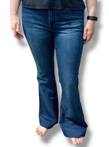 Pantalones de mezclilla Mossimo tiro alto acampanados lavado oscuro talla 12 31 elásticos informales hippie boho - Imagen 1 de 7