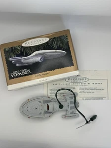 Hallmark Keepsake Ornament 1996 Star Trek EE. UU. Voyager Magic Light probado trabajo - Imagen 1 de 8