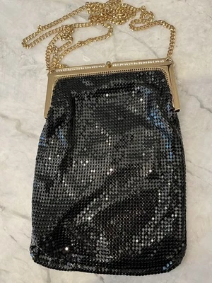 Bolso de noche vintage de malla negra Whiting and Davis con cristales y correa dorada Foto 1 de 4
