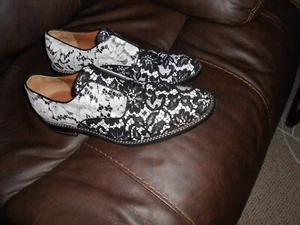 GIVENCHY Scarpe in pizzo floreale nero bianco stile derby - Foto 1 di 5