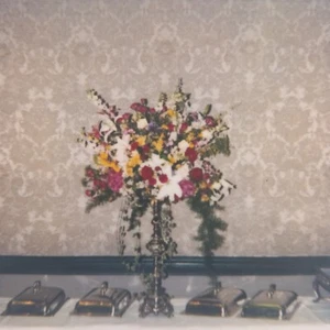 Vintage Polaroid Spectra Foto Blumenstrauß Buffet Tischfund Kunst Schnappschuss - Bild 1 von 5