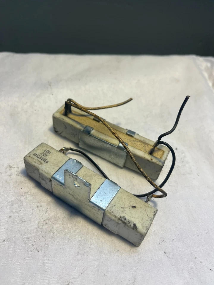 LOT OF 2 MICRON 2 OHM CERAMIC RESISTOR 40H 2ΩK - Image 1 of 1