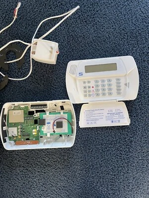 ADT TS BASE UNIT / LCD KEYPAD panels  and 4 cameras RC8025B-adt 1 Broken Cam Mou - Image 1 of 4