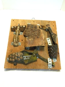 POSTEN VON 4 VERSCHIEDENEN VINTAGE MAISSCHALEN SCHÜTTLER FARM HANDWERKZEUG - LEDER MIT NIETEN - Bild 1 von 6