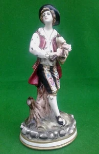 CONTINENTAL FIGURE OF A “BOY PLAYING BAGPIPES”. - Picture 1 of 12