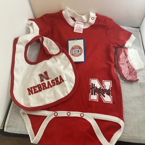 Nebraska Cornhuskers 18 Month Baby Red Snap W/Socks  Romper And Bib New Cover