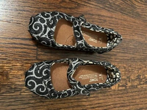 TOMS BLACK SILVER SWIRL TODDLER GIRLS T6  MARY JANE SLIP ON BALLET FLATS - Picture 1 of 9