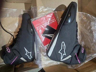 Botas Alpinestars Damas Sector (Negro/Fucsia) Modelo de Motocicleta Stella Foto 1 de 3