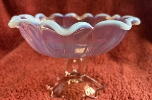 Westmoreland Glas Lotus Muster rosa opalisierend Fuß Kompott SIGNIERT - Bild 1 von 6