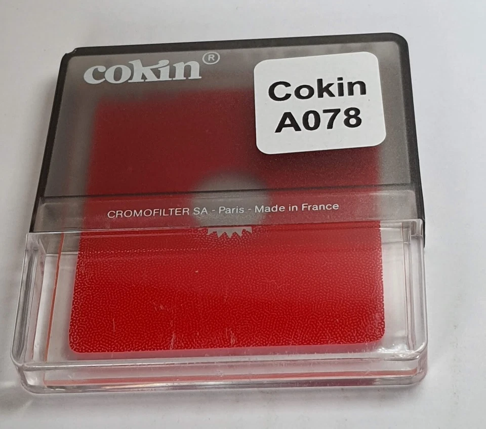 COKIN CREATIVE FILTER A SERIES SYSTEM A078 Center Spot Wide Angle Red Filter - Image 1 of 3