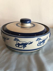 RARE A Taste of Kentucky Louisville Stoneware Casserole Dish with Lid #F46 - Picture 1 of 9