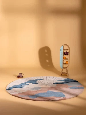 This hand-tufted masterpiece uses 100% New Zealand wool and multiple pile height - Image 1 of 2