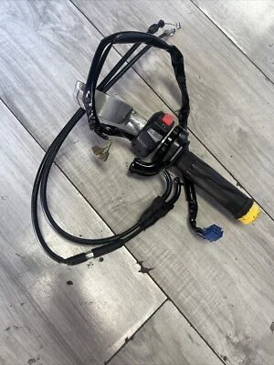 2006-2016 07 08 Yamaha Yzf R6 R6r Right Clip On Handlebar Kill Switch Throttle - Image 1 of 4