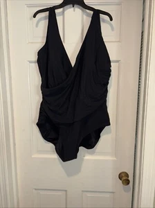 L.L. Bean One Piece Shaping Bathing Suit 26W UPF 50+ Black V-Neck Built In Bra - Picture 1 of 4