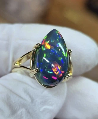 Anillo solitario de ópalo negro natural de 14 k de oro amarillo macizo de 14 k anillo de ópalo etíope  Foto 1 de 4