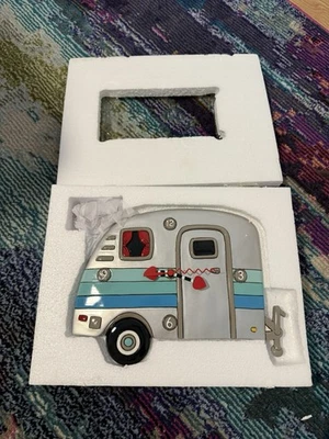 Reloj de pared Happy Campers de Allen Designs Foto 1 de 3