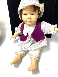 Bambola bambina vintage Gi-Go borsa fagioli vestito 4 pezzi 11 pollici - Foto 1 di 2