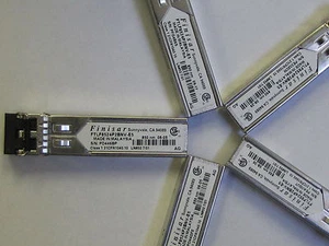 Finisar FTLF8524P2BNV-E5 4Gb SFP 500m SW FC & GbE Gigabit Ethernet 019-078-032 - Bild 1 von 2