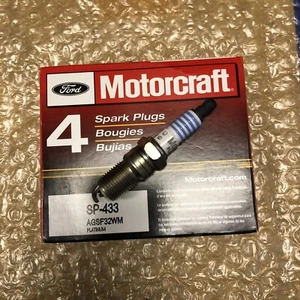 QTY 4 Genuine OEM Ford Motorcraft SP433 Platinum Spark Plugs AGSF32WM F+S! - Picture 1 of 7