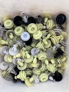 Daihatsu Fourtrak Door Card Panel Fastener Clips, Pack of 10. - Picture 1 of 2