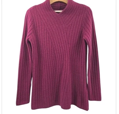 Suéter para mujer Soft Surroundings pequeño rosa baya cachemir acanalado manga larga  Foto 1 de 4