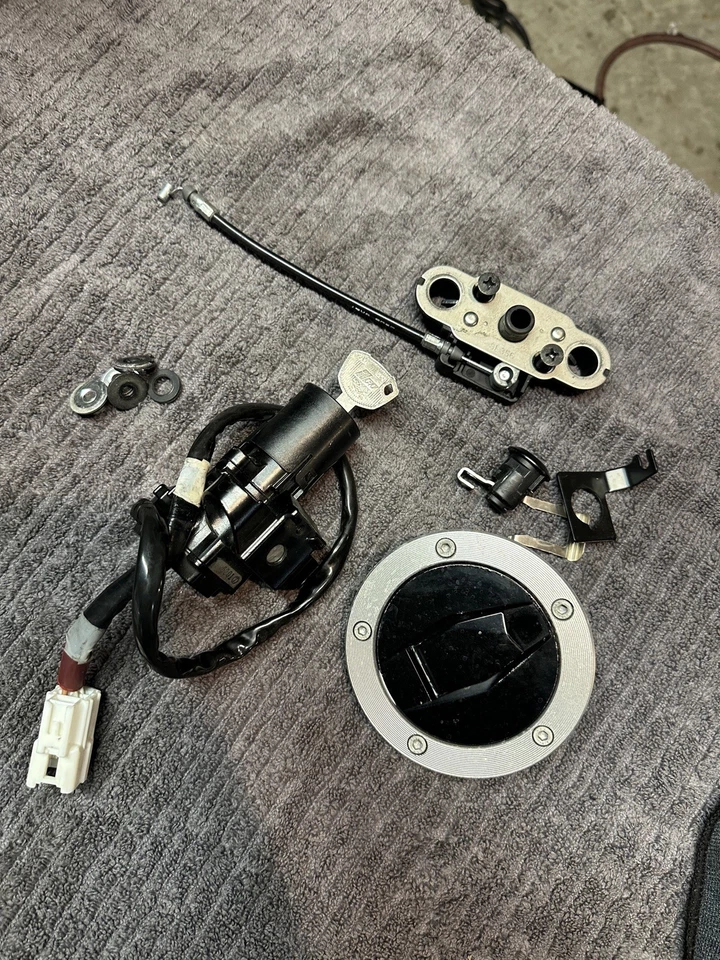 Kawasaki Ninja ZX10R 2016 2017 2018 JUEGO DE BLOQUEO INTERRUPTOR DE ENCENDIDO Foto 1 de 1