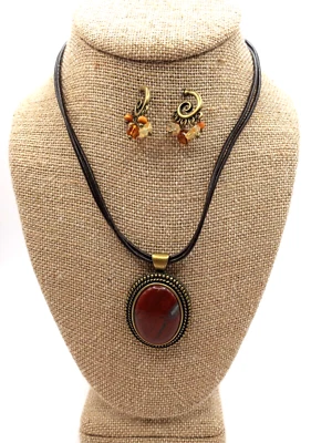 Piedra Cabujón Estilo Boho sobre Cordón Marrón con Collar y Pendientes Tono Bronce Foto 1 de 4