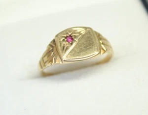 100% Genuine Vintage 9k Solid Yellow Gold Small Ruby Signet Ring Size 3.75 or H - Picture 1 of 12