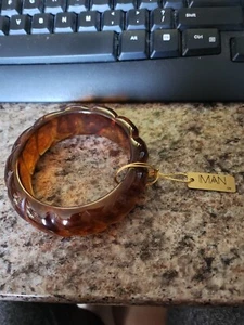 NWT vintage IMAN Cinnamon Lucite cuff bracelet estate pc - Picture 1 of 3