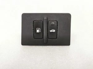 Interruttore Lexus IS 2 II pannello di controllo sportello serbatoio portellone bagagliaio switch - Foto 1 di 4