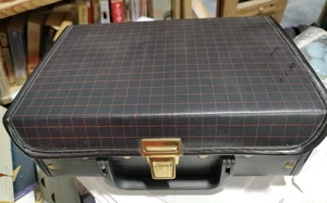 Vintage Black / Red Vinyl 12 Audio Cassette Tape Storage Carrying Case w/Handle - Picture 1 of 10