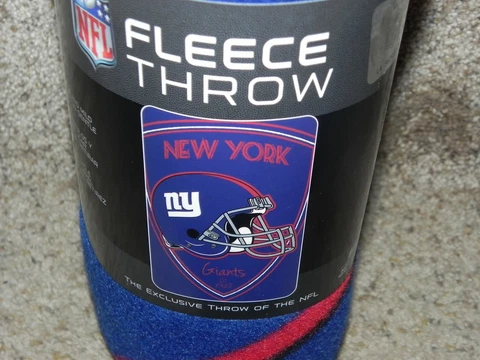 NEW YORK GIANTS FLEECE THROW BLANKET SHIELD STYLE BRAND NEW! Cover
