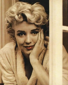 RARE GLOSSY MARILYN MONROE 8 x 10 on HEAVY PHOTO STOCK! OLIVER PUBLISHERS (1973) - Picture 1 of 2