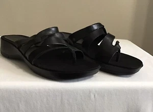 BARE TRAPS "OUTDO" Black Leather Toe Post Sandals - Size 9 1/2M - NEW - Picture 1 of 10