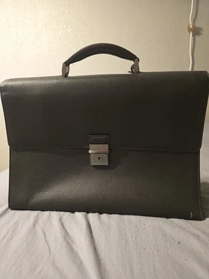 Giorgio Armani кожаный портфель - включает замок и ключ - розница $900 - Изображение 1 из 4