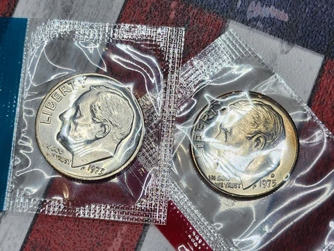 1975 P & D Uncirculated Roosevelt Dimes in Mint Cello **FREE SHIPPING** Cover