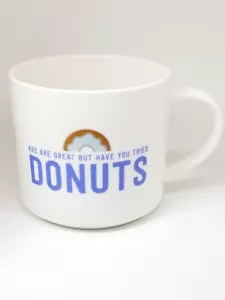 Taza de porcelana Room Essentials Donuts... Nueva - Imagen 1 de 7