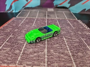 MATTEL HOT WHEELS CUSTOM CORVETTE 1988 Lime Green Combine postage Mint - Picture 1 of 16