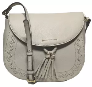 Neu mit Etikett Tignanello Lillie Sattel Umhängetasche mit RFID-Schutz, Sandfarbe unverbindliche Preisempfehlung des Herstellers: 129 $ - Bild 1 von 6