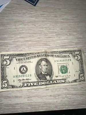 1 $5 Bill From 1995 - Image 1 of 2