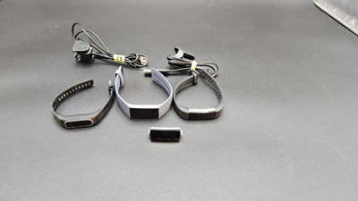 Lote de 4 relojes inteligentes Fitbit/Garmin - Para piezas o reparación Foto 1 de 4