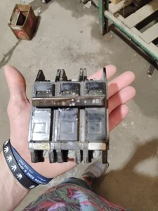 GENERAL ELECTRIC GE THQC32040 CIRCUIT BREAKER 3 POLE 40 A 240VAC Tested - Picture 1 of 2
