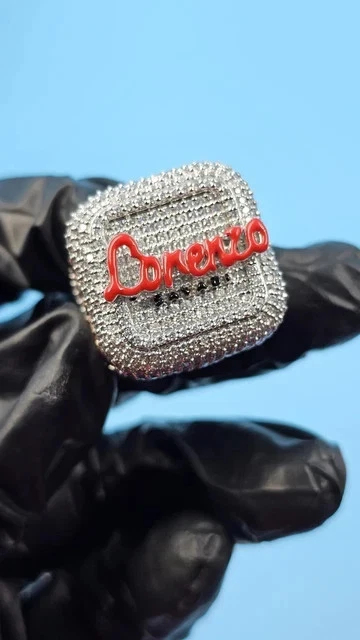 Anillo esmaltado con nombre de moissanita de corte redondo de 3,00 quilates chapado en oro blanco de 14 quilates plateado Foto 1 de 4