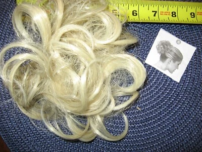 Extensión de cabello Redi-Cluster Scrunci, 5" Whispy Curl, rubio claro (M) Foto 1 de 2
